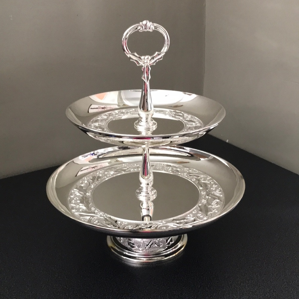Elegant Towle Vintage Silver Plated Christmas Holly Design 2 Tiered Serving Tray